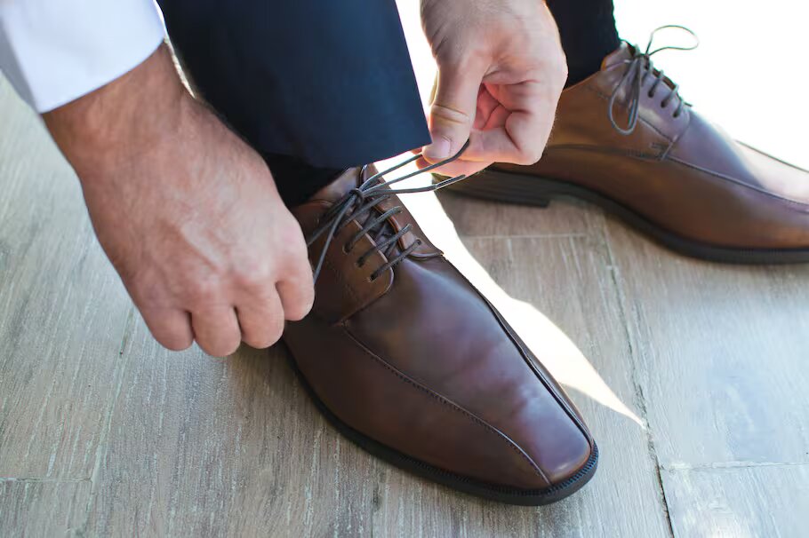 7 zapatos de moda para hombre en tendencia: lo retro protagoniza el 2025