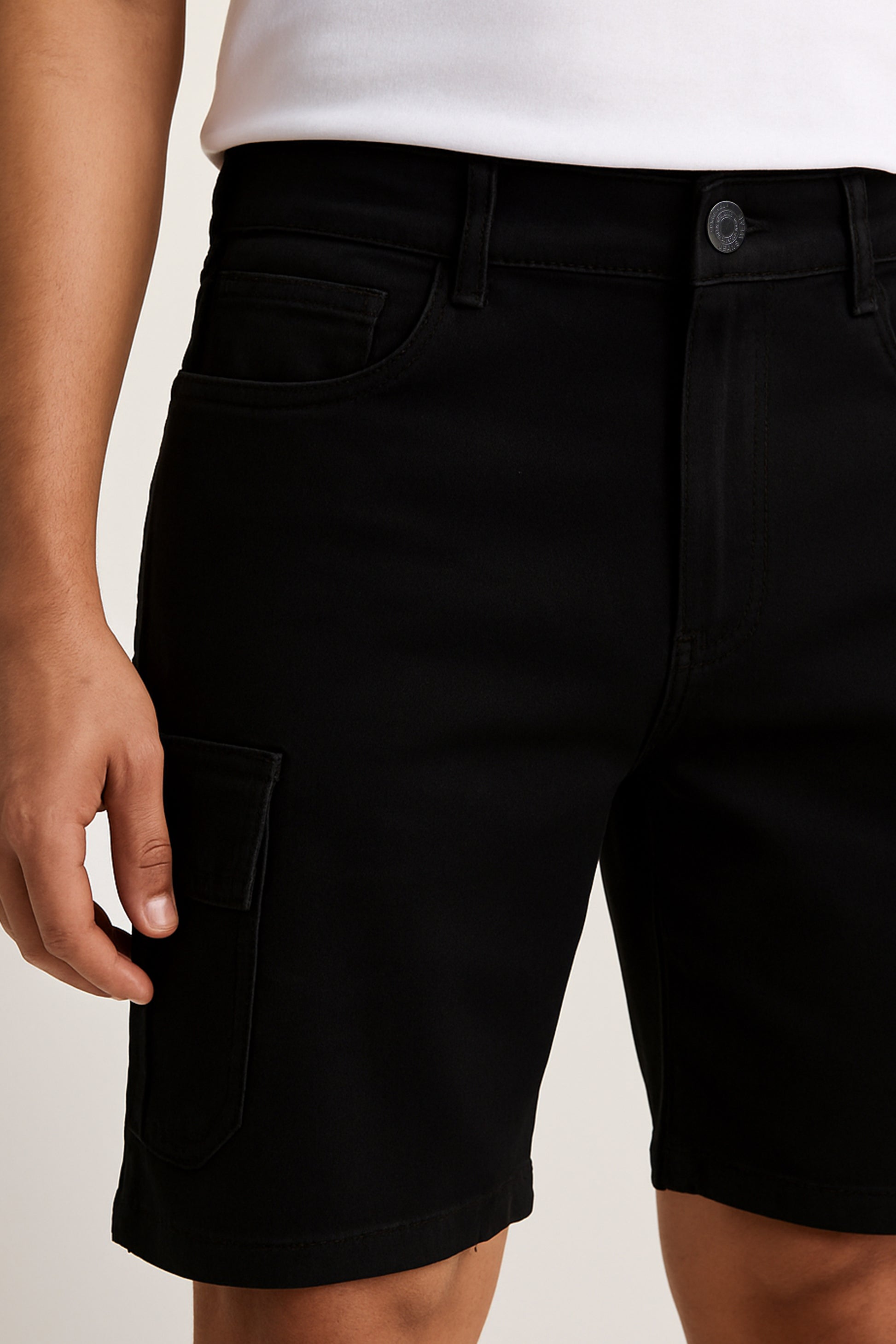 Bermuda cargo en dril unicolor tiro bajo con bolsillos 773146BERMUDA506NEGRO
